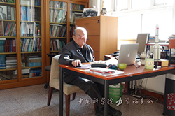 2012年，郑哲敏院士在力学所事情